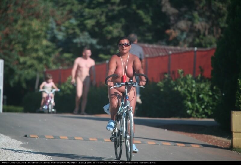 Naturists Road Biking pics - Nudism and natural harmony