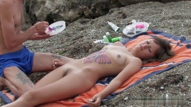Naked body art on the beach Full HD video - Boundaries disappear in the world of naturism and nudism