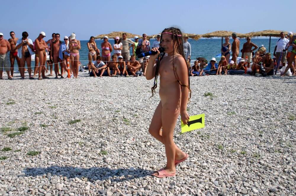 Naturist Mic Speech photos - She appeared completely naked
