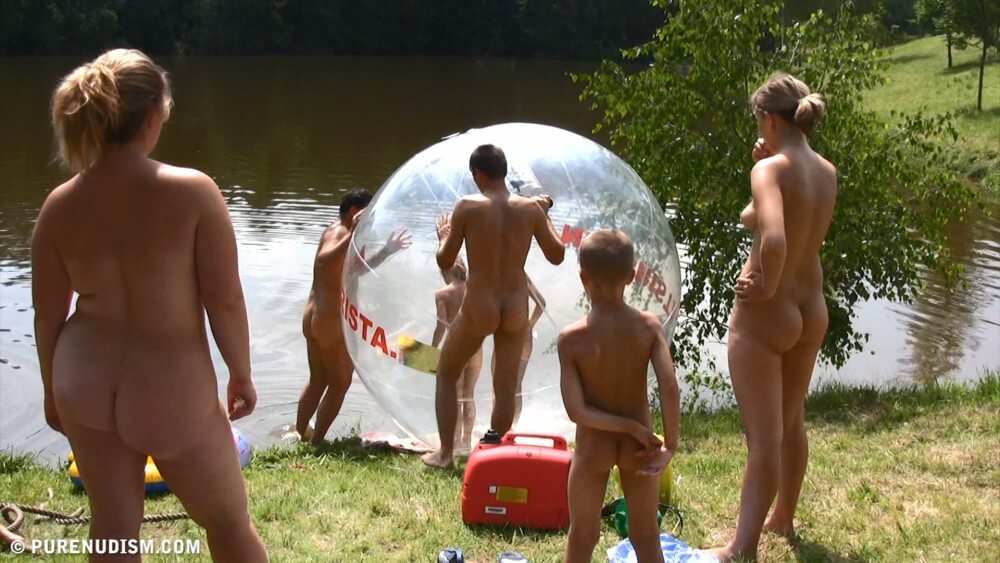 Aqua Nude Relaxation Full HD - The impact of naturism on health