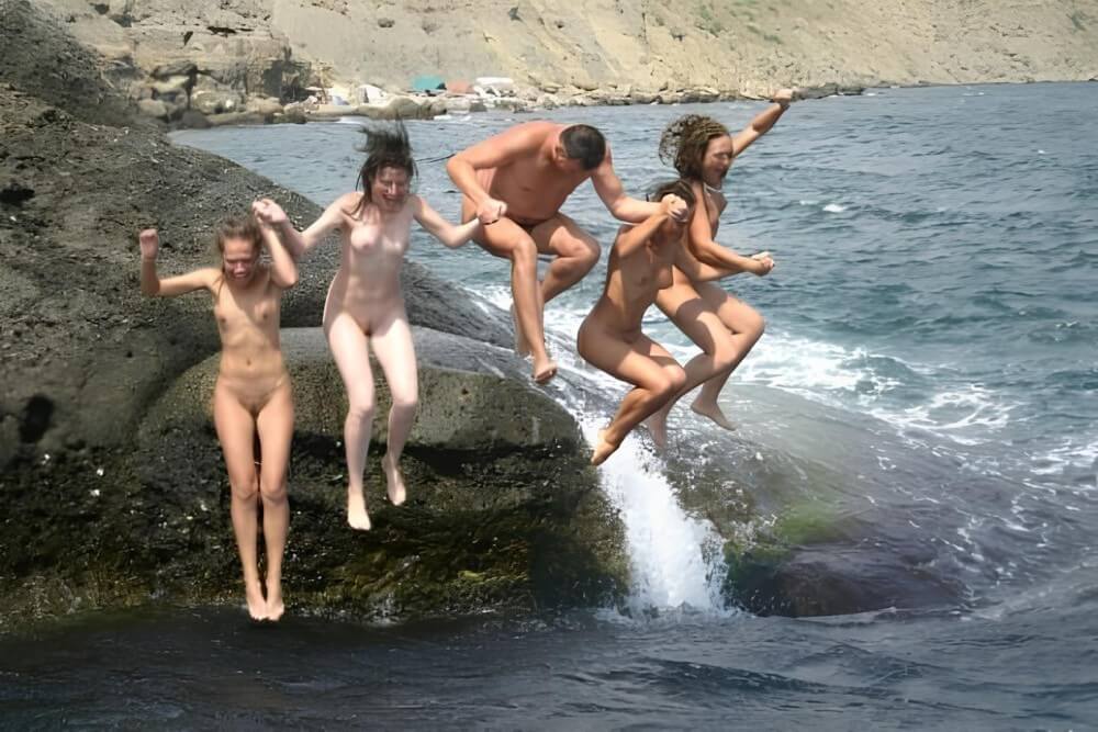 Mens and girls nudists on a beach - In this nudist movement, voluntariness and comfort are important