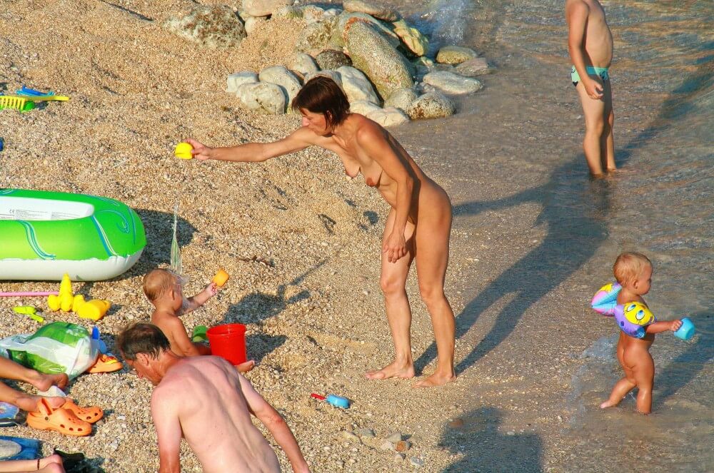 Ula Naturists Beach photo gallery - Nudism means fewer complexes