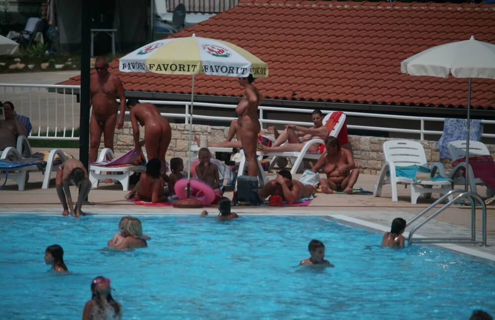 Naturist Pool Observation pics - Living freely and naturally is the dream of naturism and nudism advocates