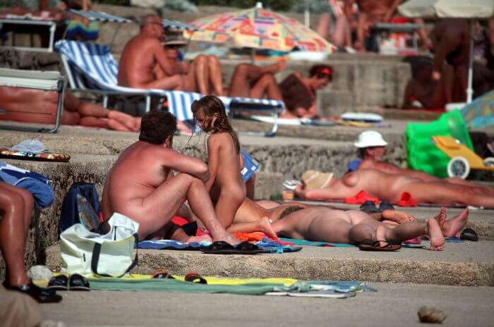 Passing Through Shores photo - Completely naked people on planet Earth