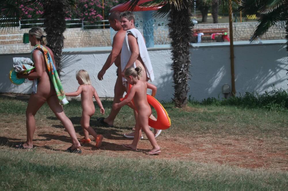 Naturist Family Movement pics - The role of naturism in fostering a positive body image