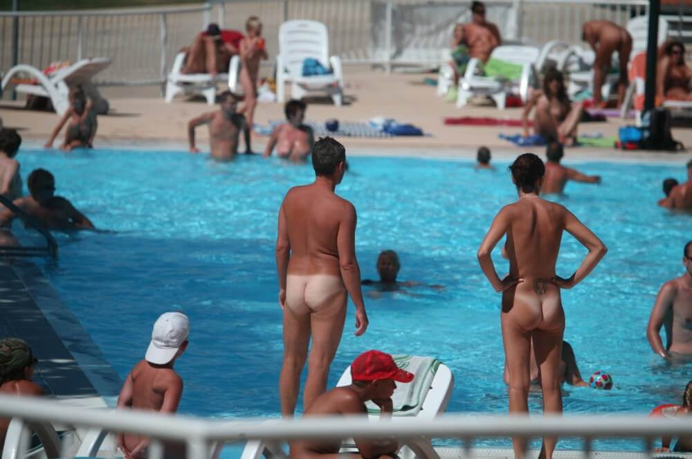 Pool-Shore Group Exercise - Nature serves as the bodys natural clothing