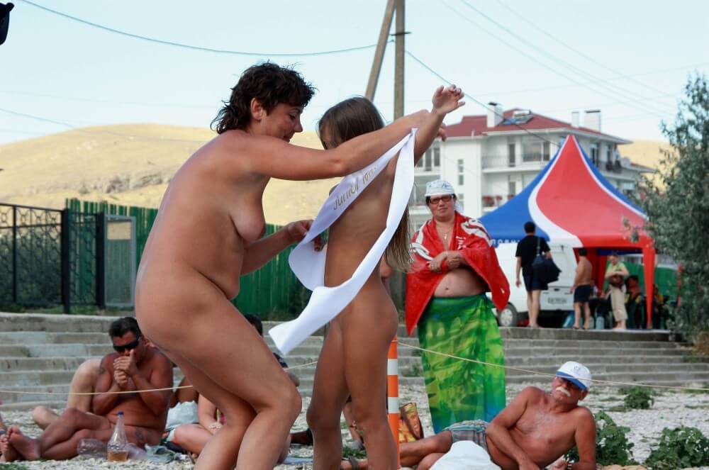 Presenting Mini Awards photos - Nudism fosters trust and mutual understanding