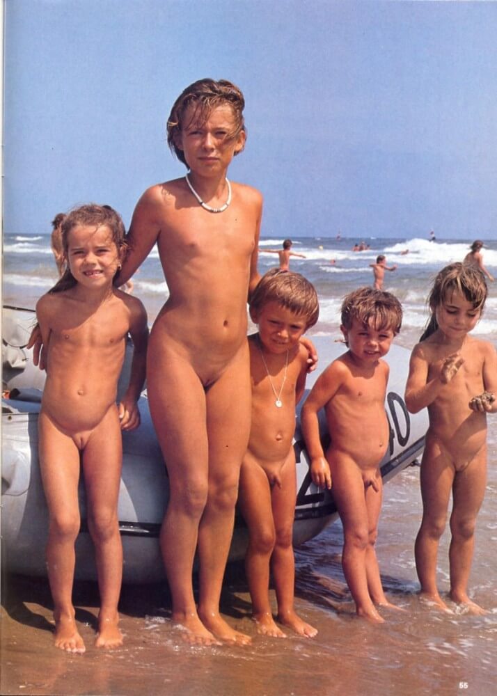 Jung und Frei Nr 2 - Growing up on a nudist beach