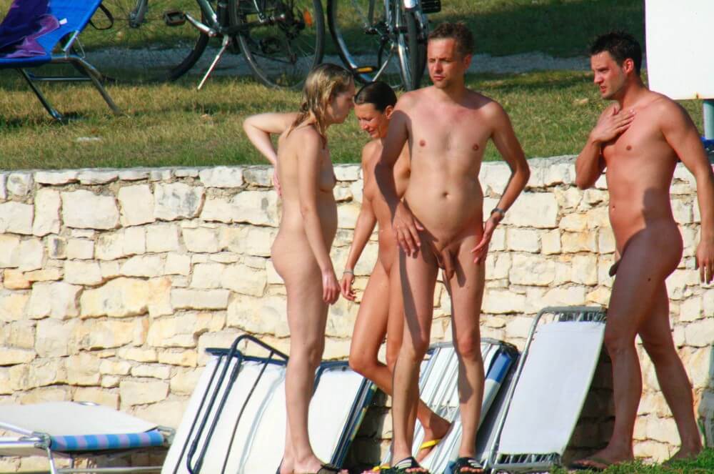Ula FKK Couples Profile pics - Nudity helps us better understand ourselves and those around us