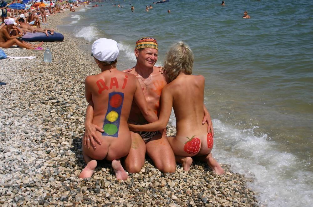 Bold Outdoor Nude Poses pics - The practice of naturism is a path to inner harmony and peace