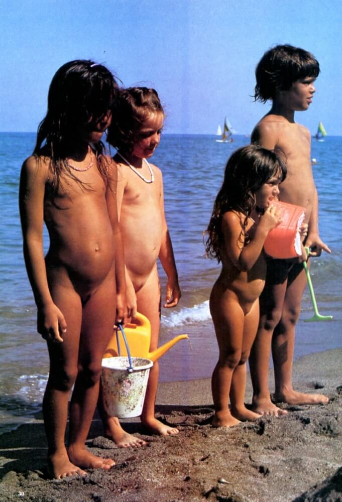 Jung und Frei Nr 6 - Poor naked people and rich naked people in one place