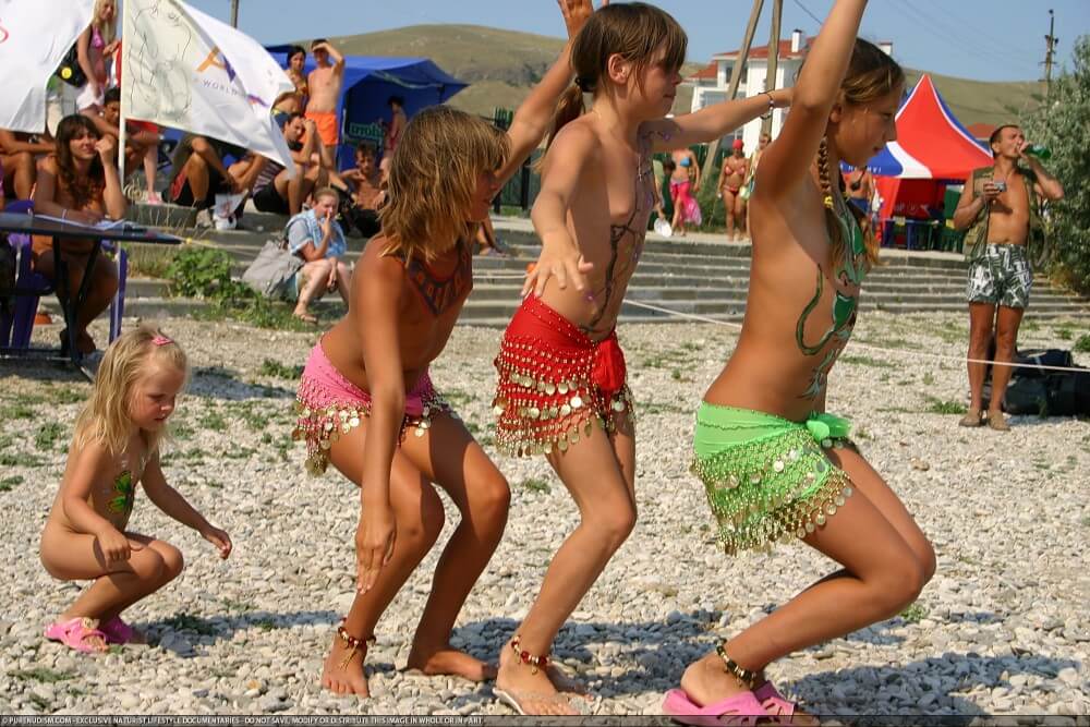 Festival and dancing photos - Nudists strive for tolerance and respect for others