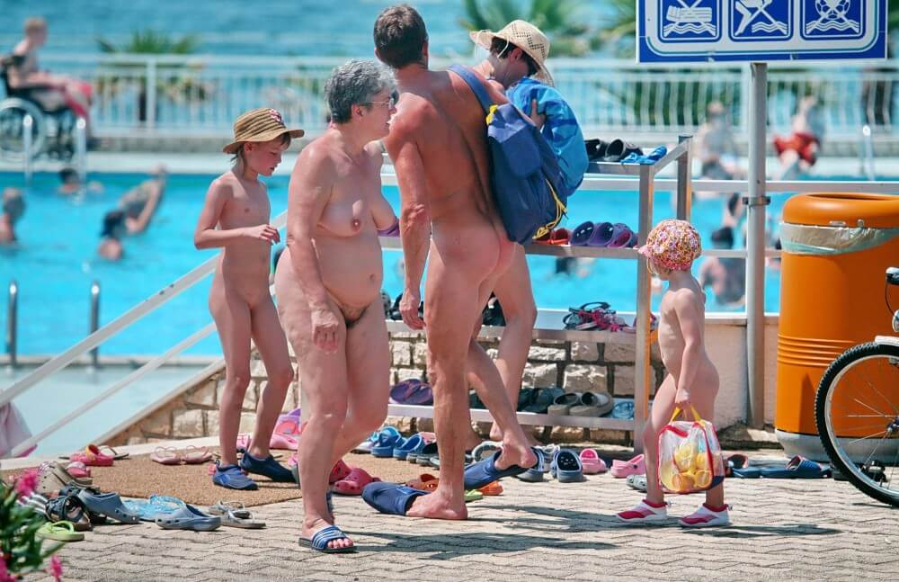 Family Poolside Grouping pics - A Private Club for Nature Lovers