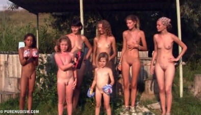 Coastral Paradise Full HD - Simplicity is an important part of naturists lives