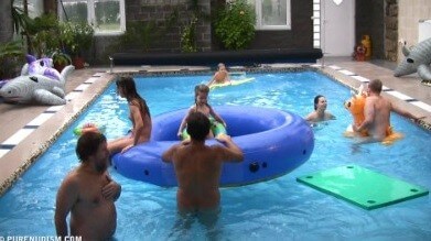 Piano pool and tennis Full HD - What the concept of naturist recreation entails and its benefits