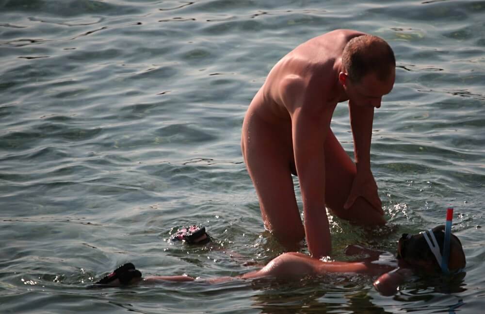 Father Floats His Daughter pics - People who participate in nude recreation seek psychological comfort