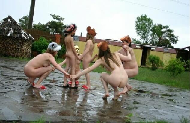 Naturism photo gallery # 23 - Accepting oneself fully is the foundation of naturism and nudism