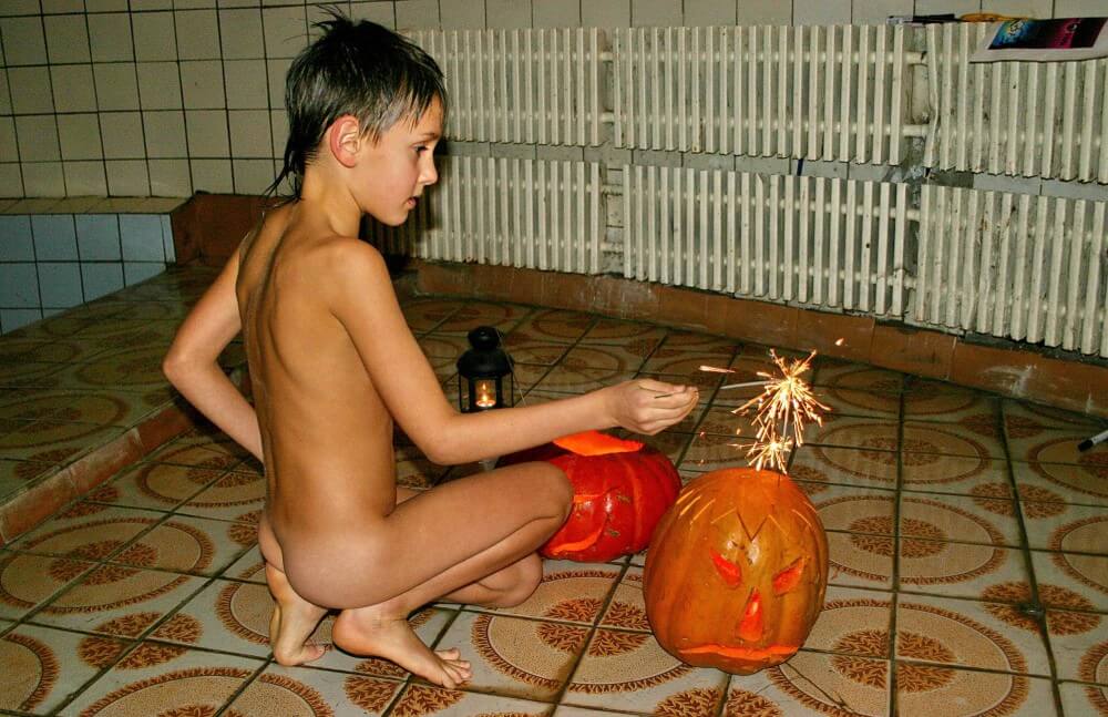 Naturism photo gallery # 20 - Nudism promotes respect for the environment