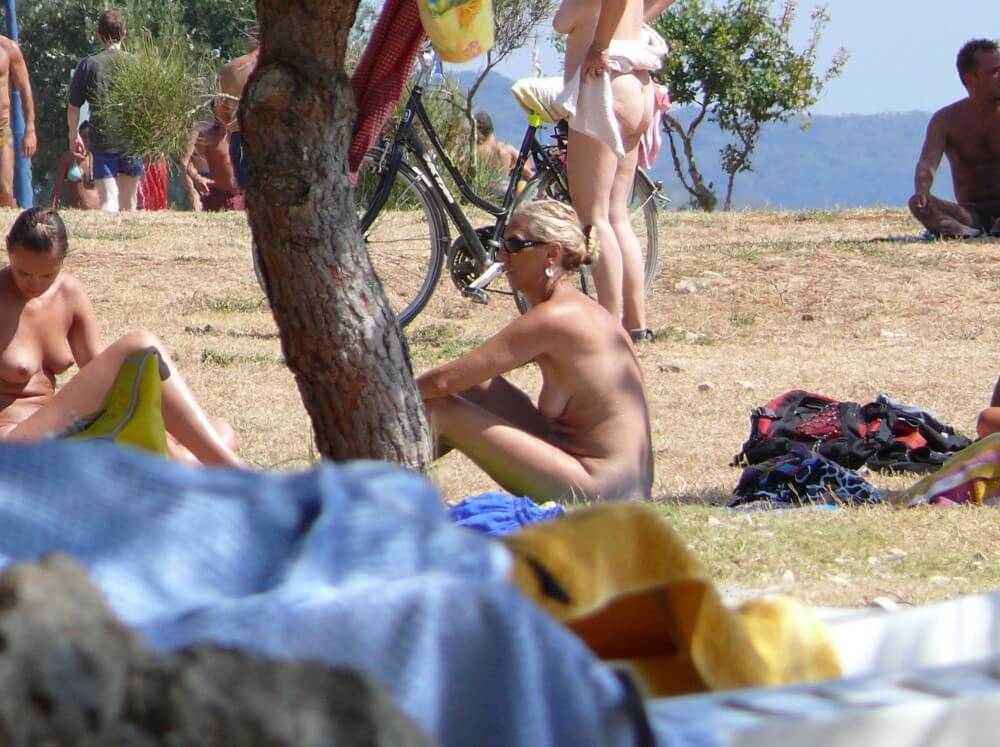 Ula FKK Shore Perspective pics - Nudism brings joy and pleasure