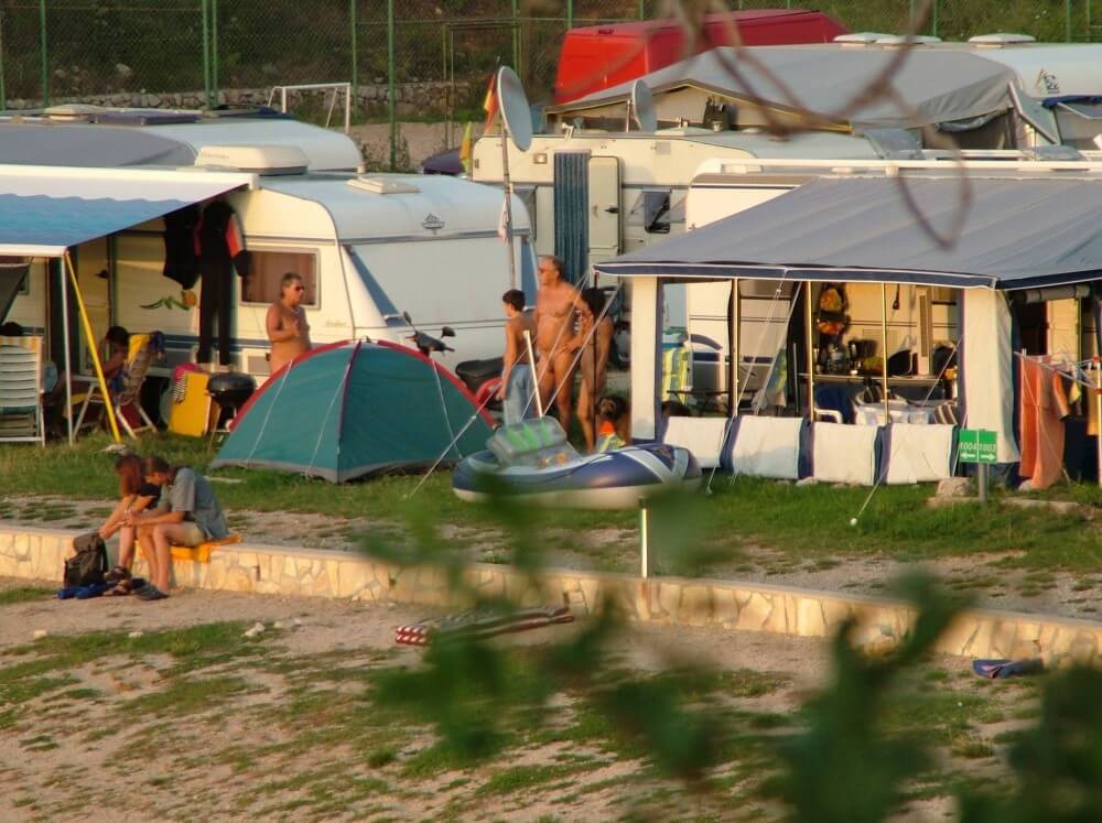 FKK Outdoor Shoreline pics - Nudism and naturism encourage a love of nature and oneself