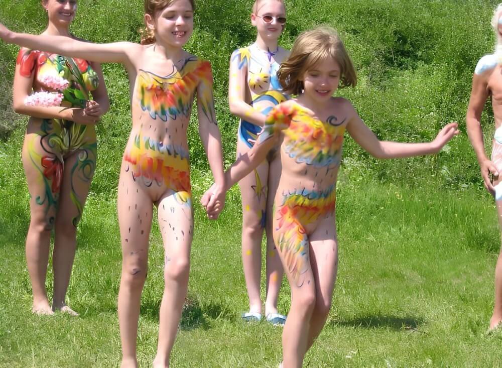 Naturism photo gallery # 29 - Nature provides inspiration and energy for the practice of naturism and nudism