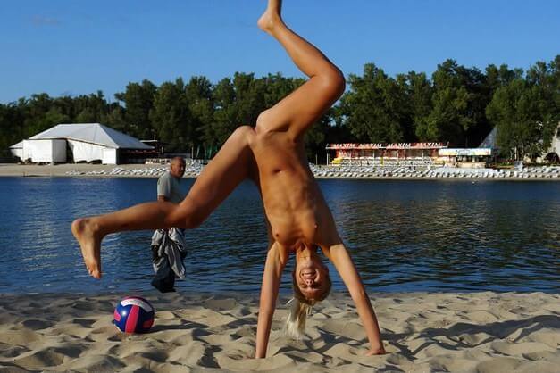 Enature presents - A nudist values simplicity and naturalness in life
