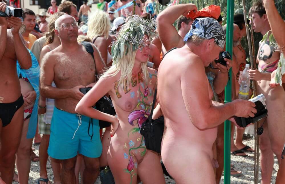 Neptune Painting Couple pics - Peoples perceptions of nudists