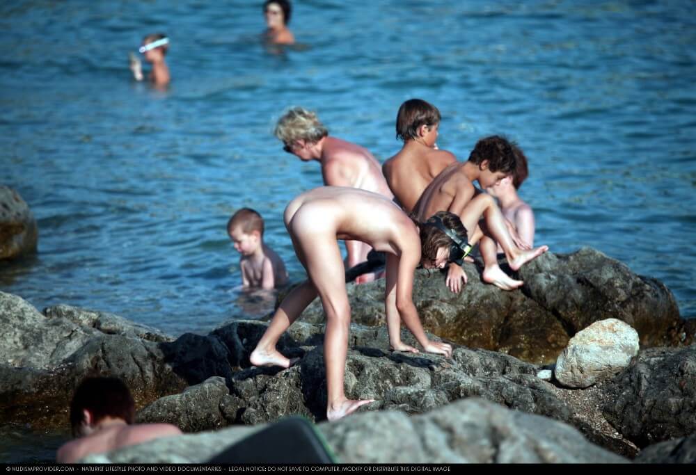 Summer day on the Black Sea photos - Nudism is rooted in human nature