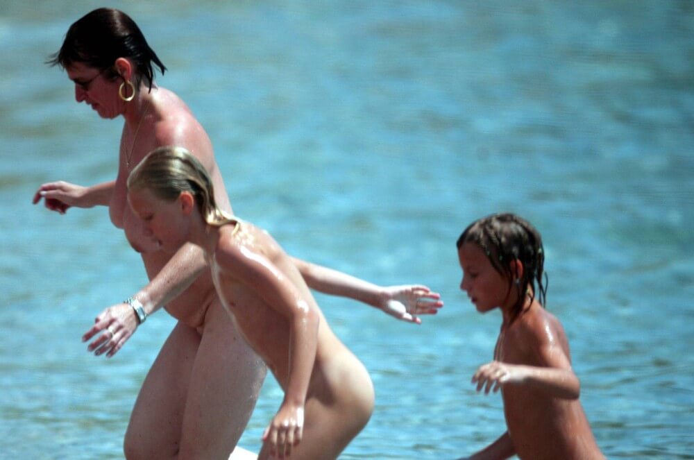 Running From the Waters pics - In naturism, sincerity and openness toward others are valued
