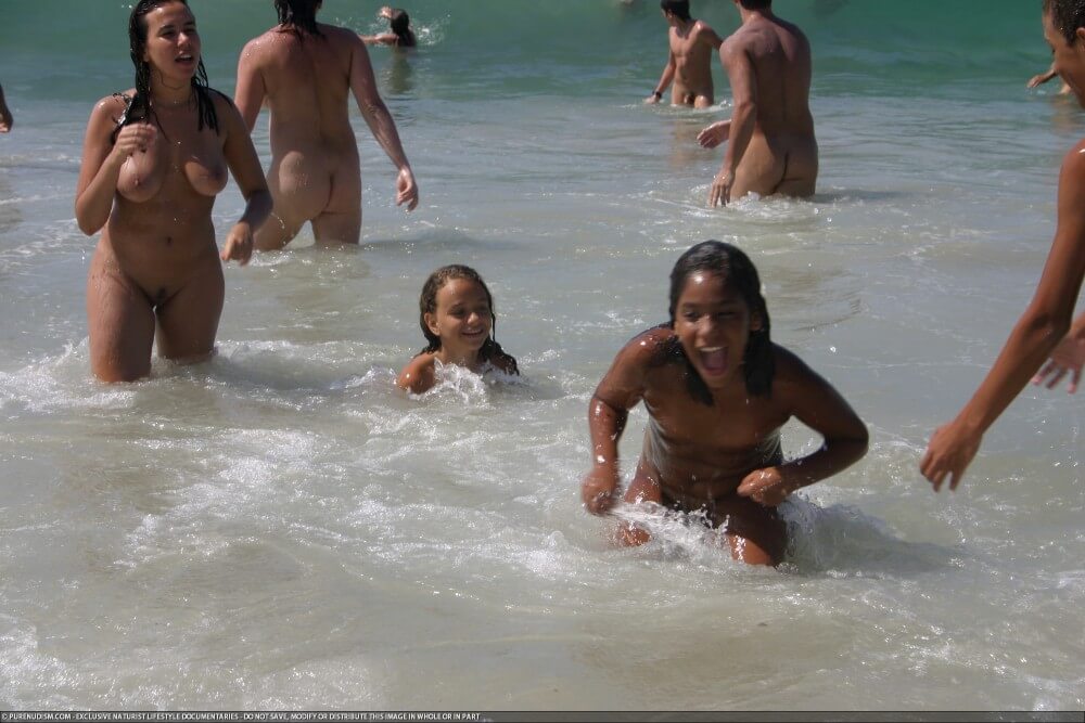 Brazil naturism photo set 4 - Naturism helps break free from body stereotypes