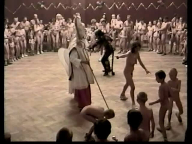 Helios Natura: Christmas Kinder Spiele - The body is a reflection of inner beauty and harmony in naturism and nudism