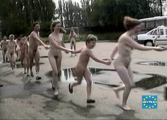 Helios Natura: Tutti-Frutti Nudie - Eurovid FKK - It helps people understand that the naked body is not an object to be judged